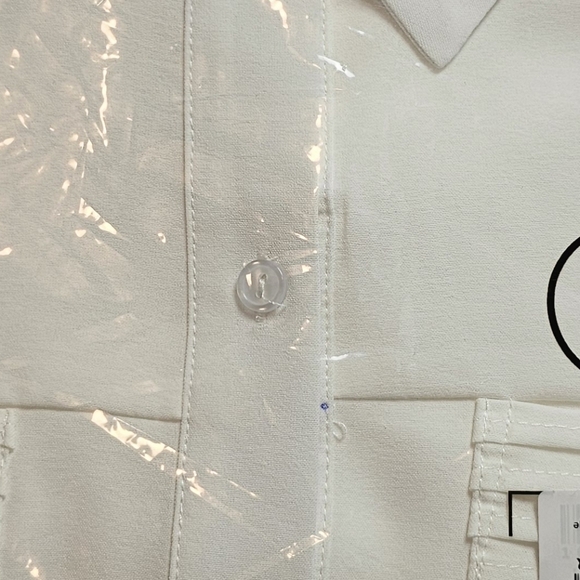 ⭐️40% Off⭐️ White Button Down Shirt - Picture 4 of 8
